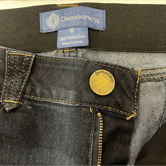 Democracy Ab-Solution Capris Dark Wash Size 6 - Picture 4 of 4
